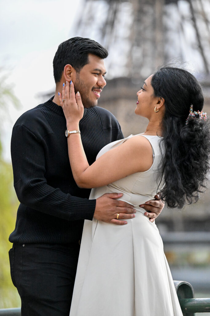 Maura Photography couple photography in Paris by Maura photography